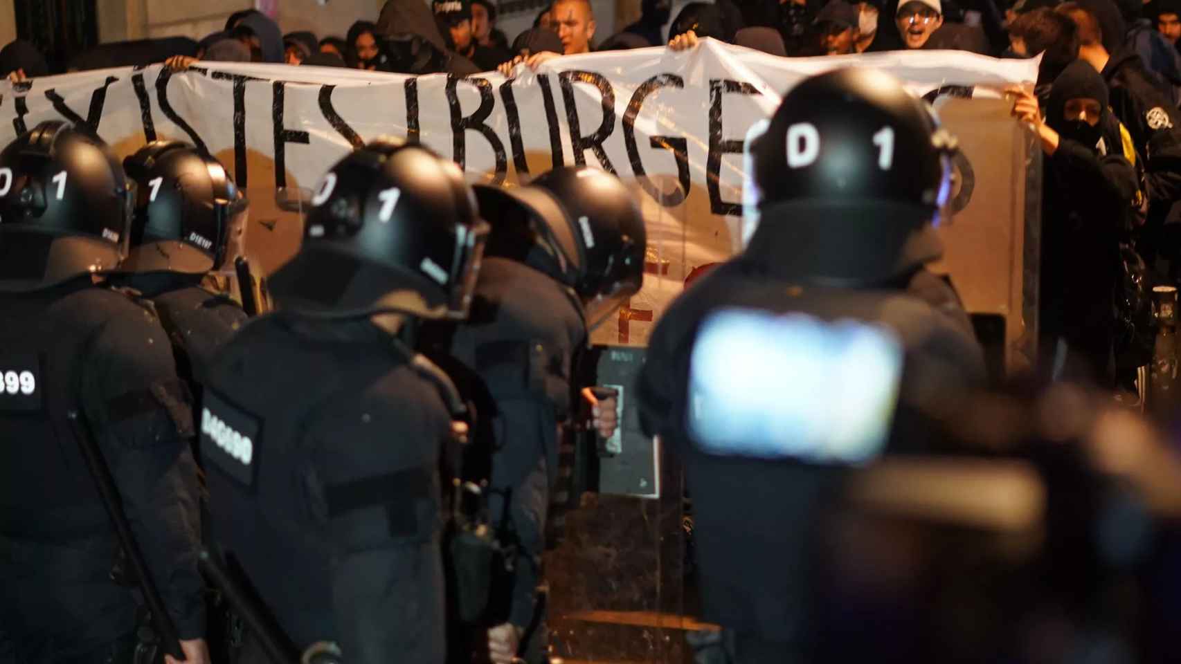 Manifestación antisitema Raval de Barcelona en contra de Desokupa / SIMÓN SÁNCHEZ