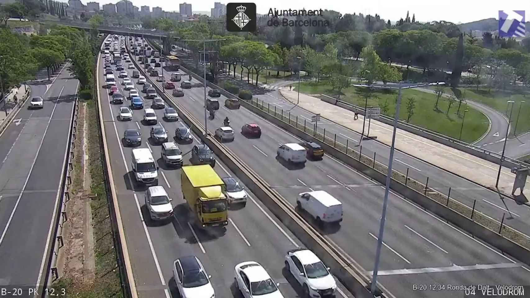 Colas en la Ronda de Dalt de Barcelona por un accidente / TRÀNSIT