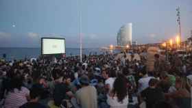 Cine al aire libre en la playa de Sant Sebastià en una edición anterior