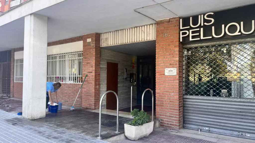 El número 15 del paseo de la Rambleta donde ha tenido lugar el parricidio en Sant Adrià / METRÓPOLI