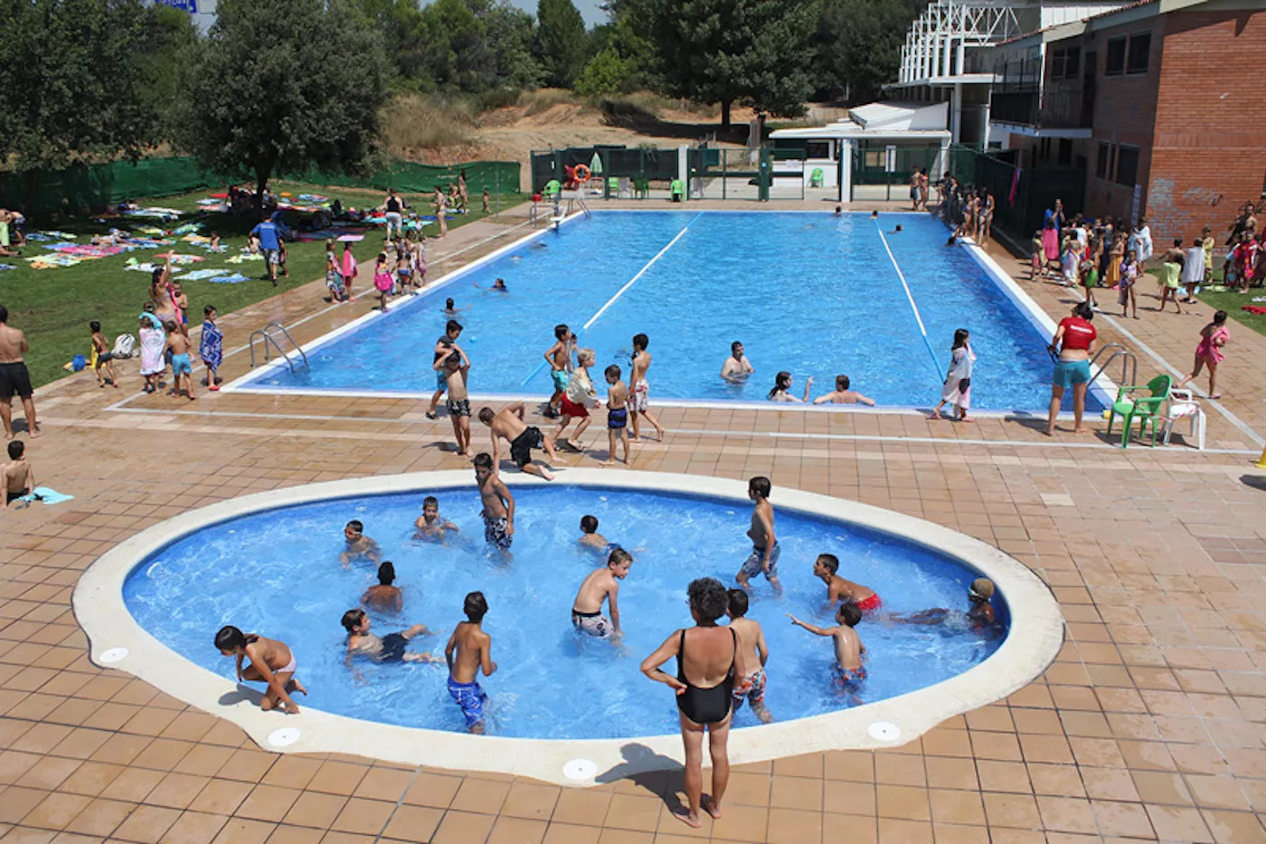 Piscina cooperativa d'aigues en Sant Cugat