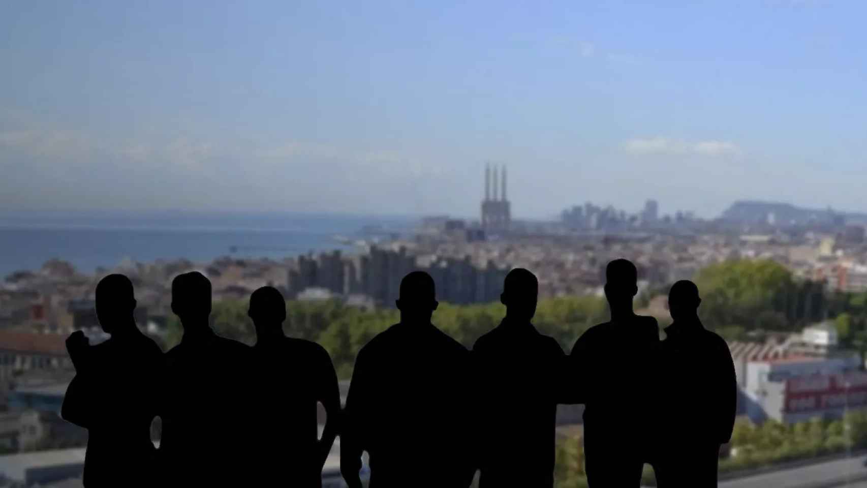 Fotomontaje con Badalona de fondo y un grupo de jóvenes al frente / METRÓPOLI