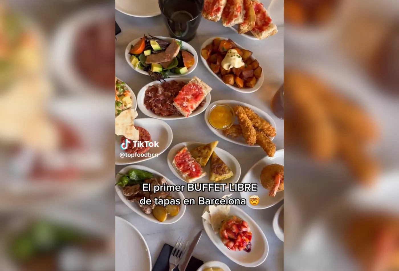 Tapas en el 'Limbo', el primer buffet libre de tapas en Barcelona / TIKTOK @TOPFOODBCN