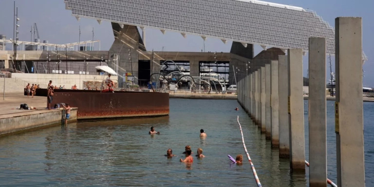 Las zonas de baño del Fòrum en una imagen de archivo / AJUNTAMENT DE BARCELONA