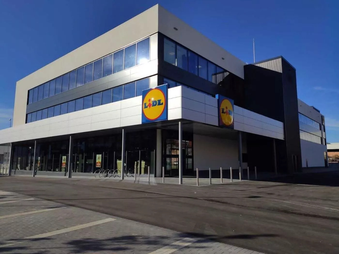 Nuevo supermercado de la cadena alemana Lidl en Montcada i Reixac / LIDL