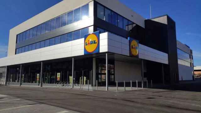 Nuevo supermercado de la cadena alemana Lidl en Montcada i Reixac / LIDL