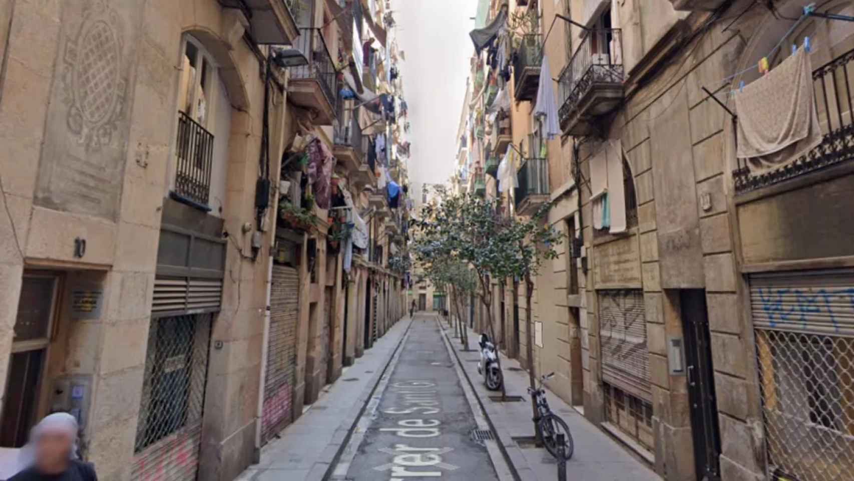 Calle de Sant Gil en El Raval de Barcelona, donde ha tenido lugar el atraco a un menor / GOOGLE MAPS