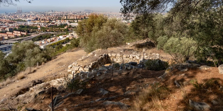 Poblado íbero del Turó d'en Boscà (Badalona) / LUIS MIGUEL AÑÓN