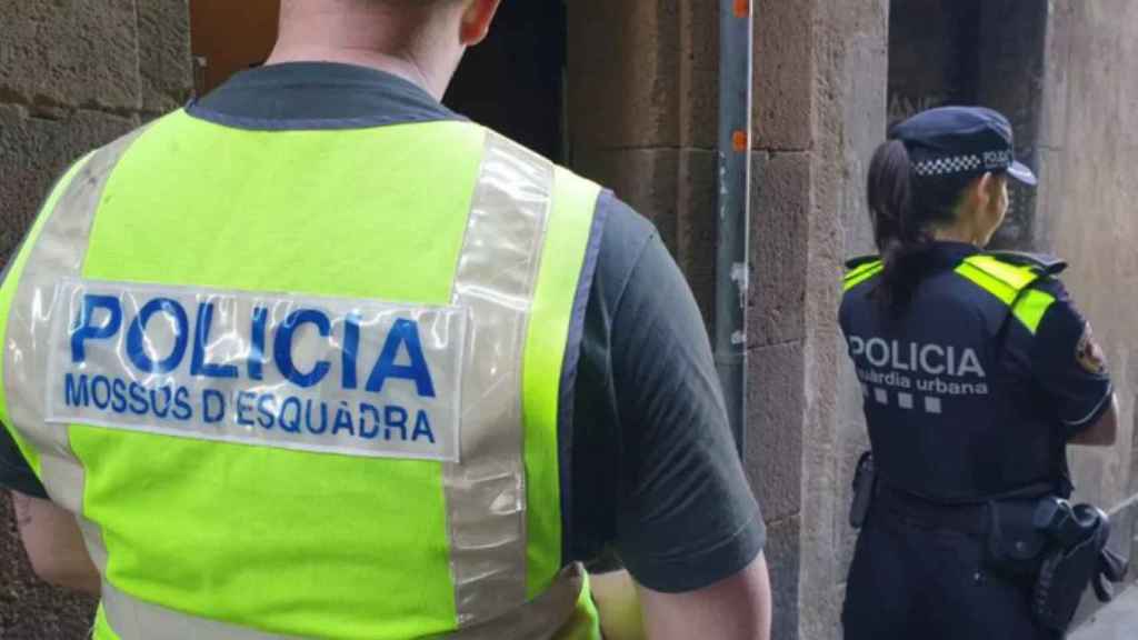 Imagen de archivo de los Mossos d'Esquadra y la Guardia Urbana de Barcelona / MOSSOS D'ESQUADRA