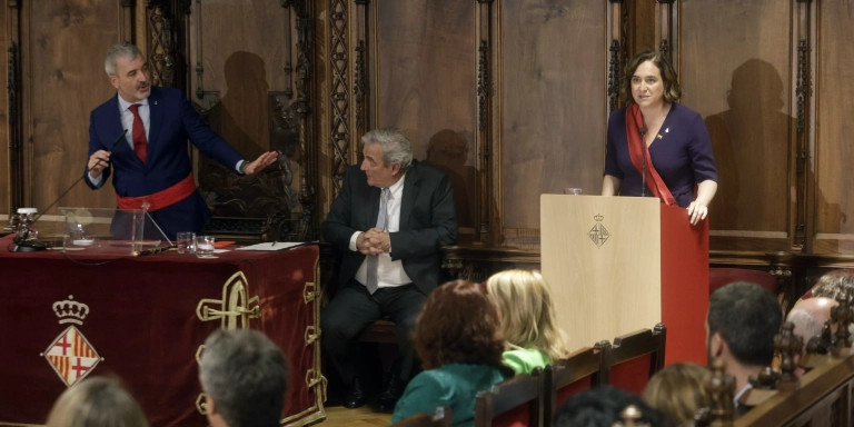 Jaume Collboni y Ada Colau en el pleno de investidura del Ayuntamiento de Barcelona / EFE