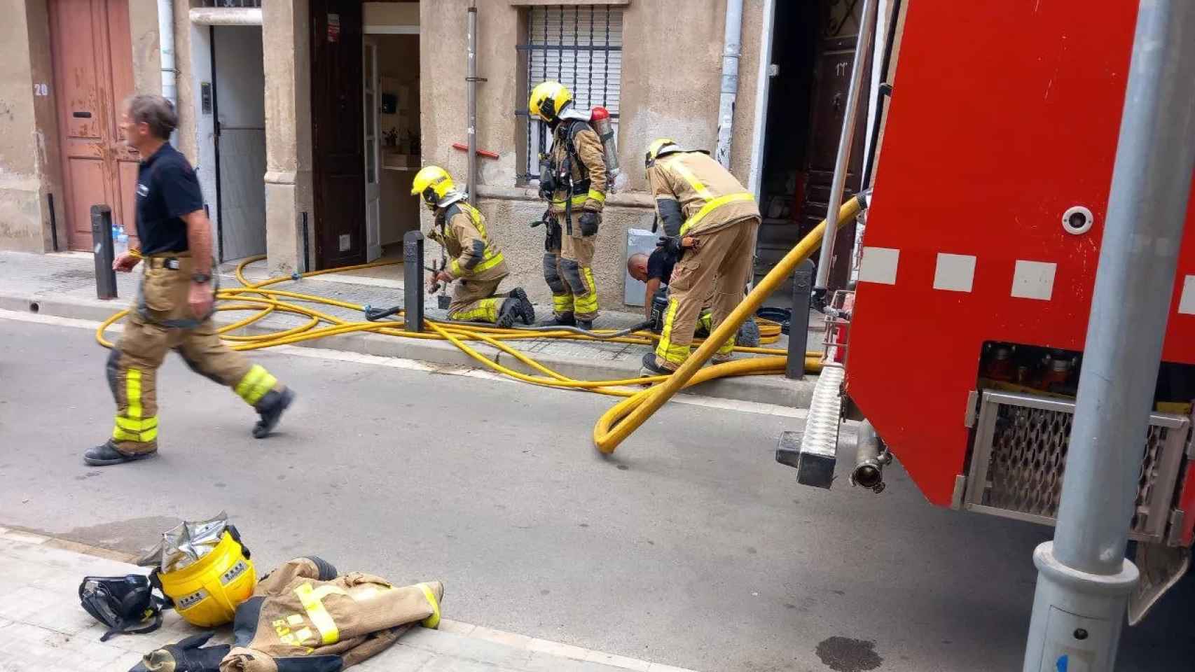 Incendio en un piso de Cornellà de Llobregat / BOMBERS GENERALITAT