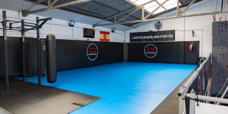 El tatami de la Cop's Cave para practicar artes marciales / LUIS MIGUEL AÑÓN