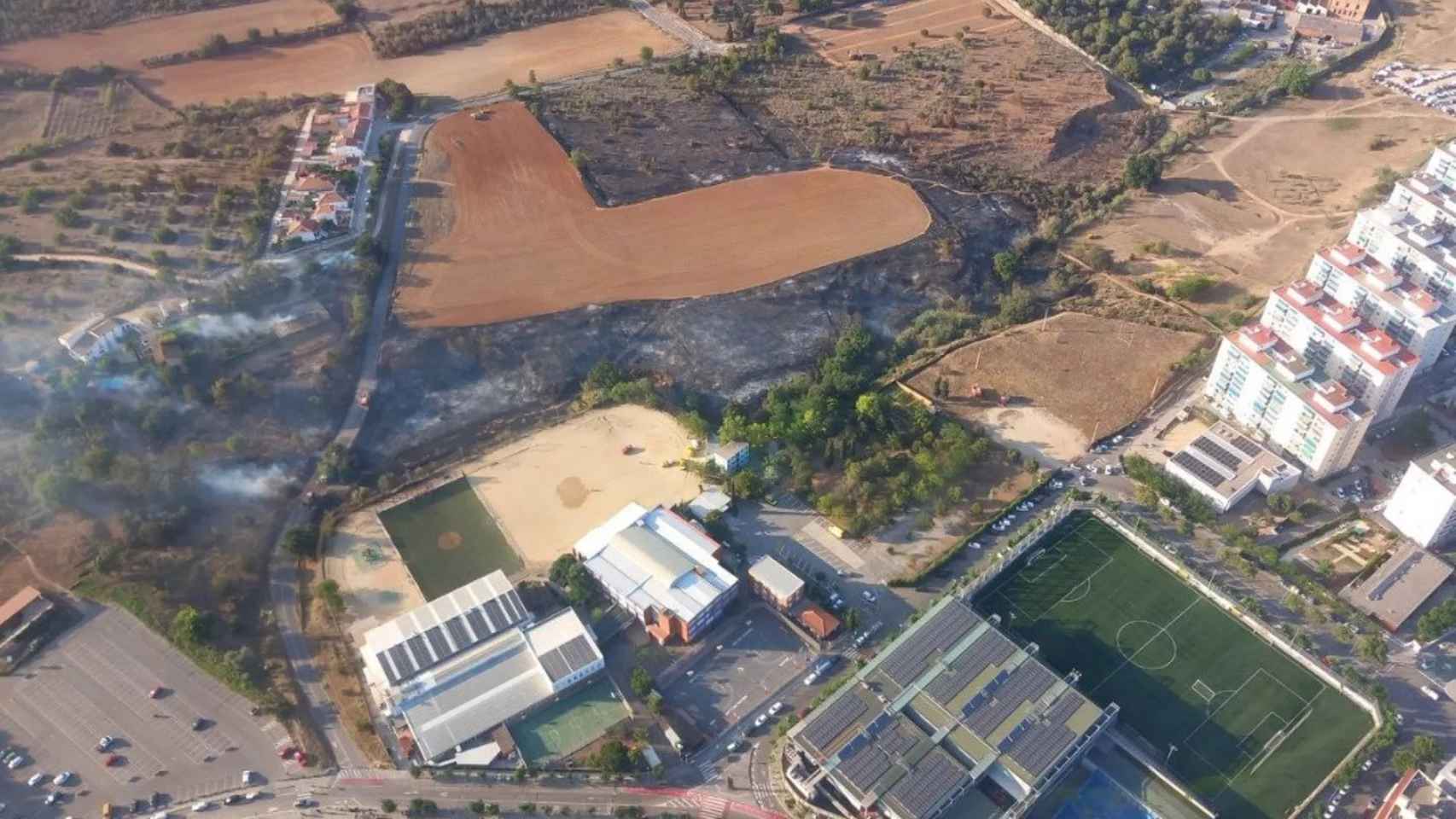 Vista aérea del incendio en Sant Boi de Llobergat / EUROPA PRESS