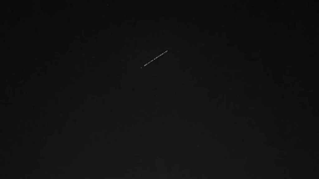 El satélite Starlink visto desde Barcelona el pasado viernes / TWITTER @FRONTERASPACIAL