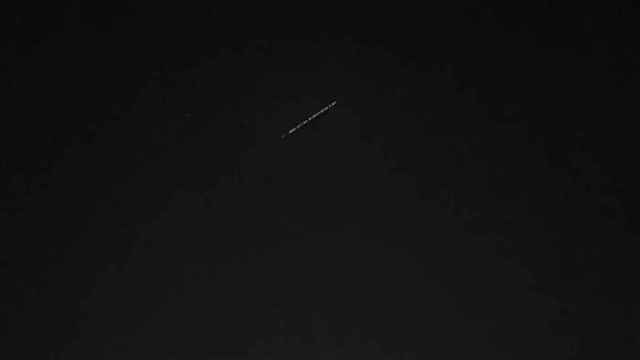 El satélite Starlink visto desde Barcelona el pasado viernes / TWITTER @FRONTERASPACIAL