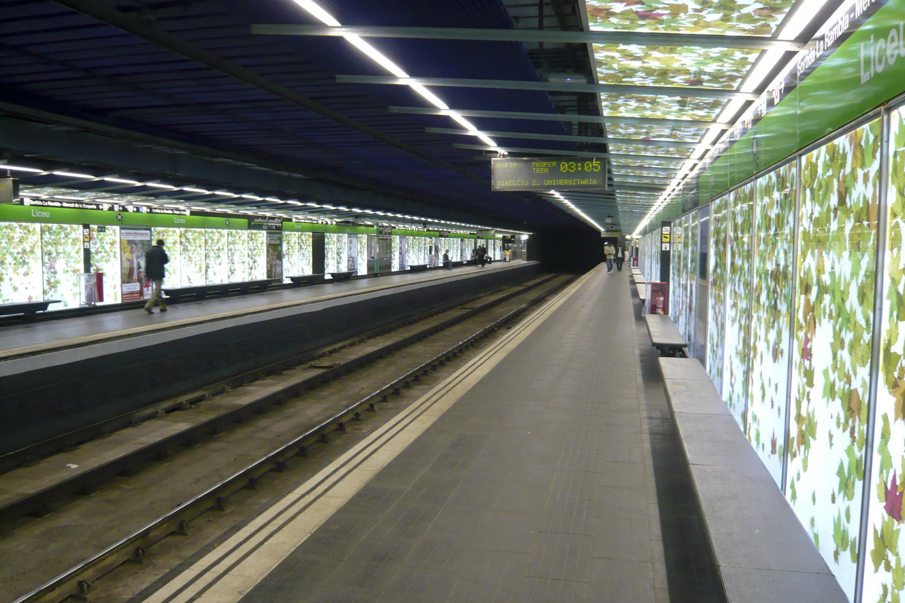Una estación de la L3 del metro de Barcelona / ARCHIVO