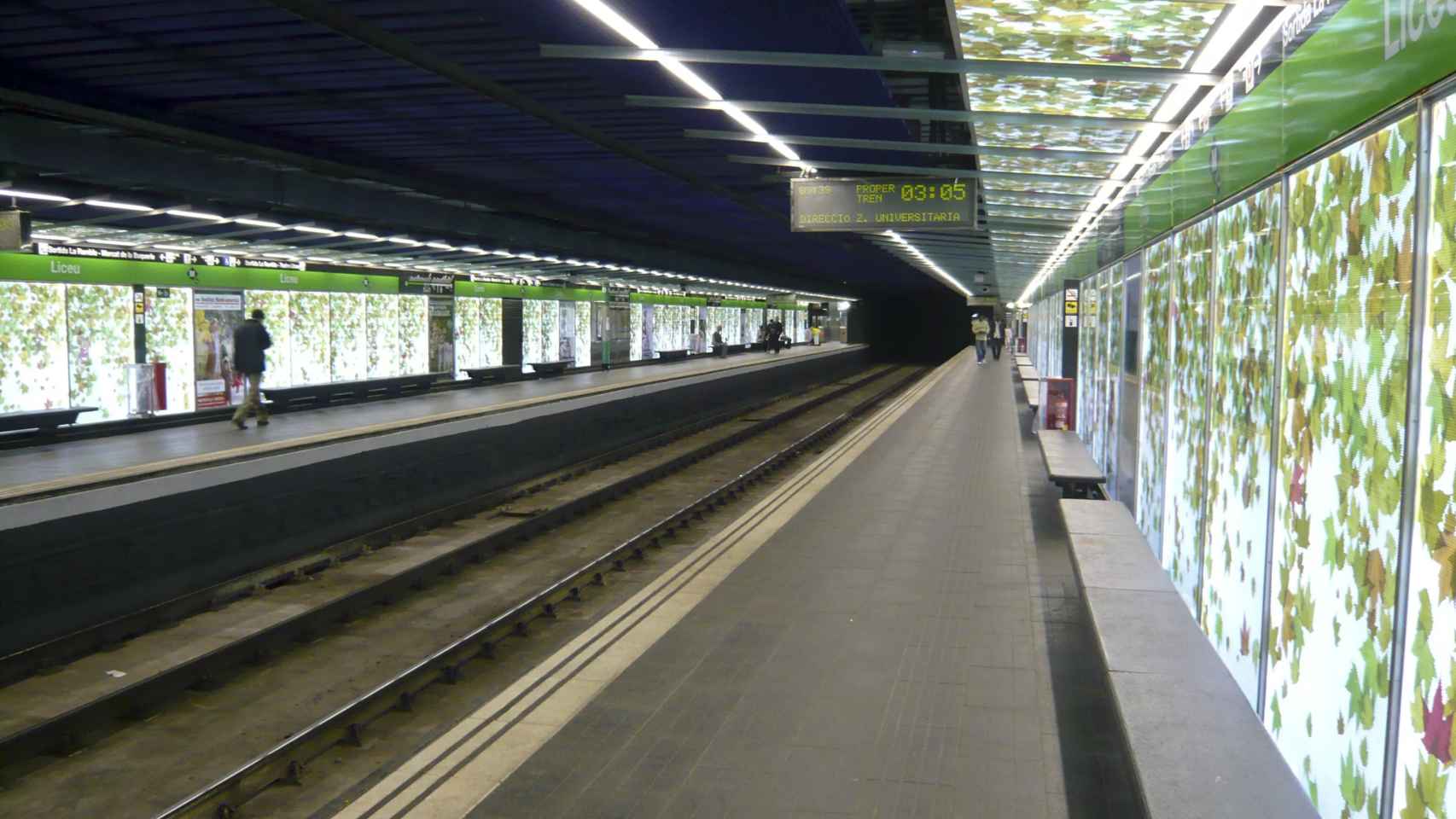 Una estación de la L3 del metro de Barcelona / ARCHIVO