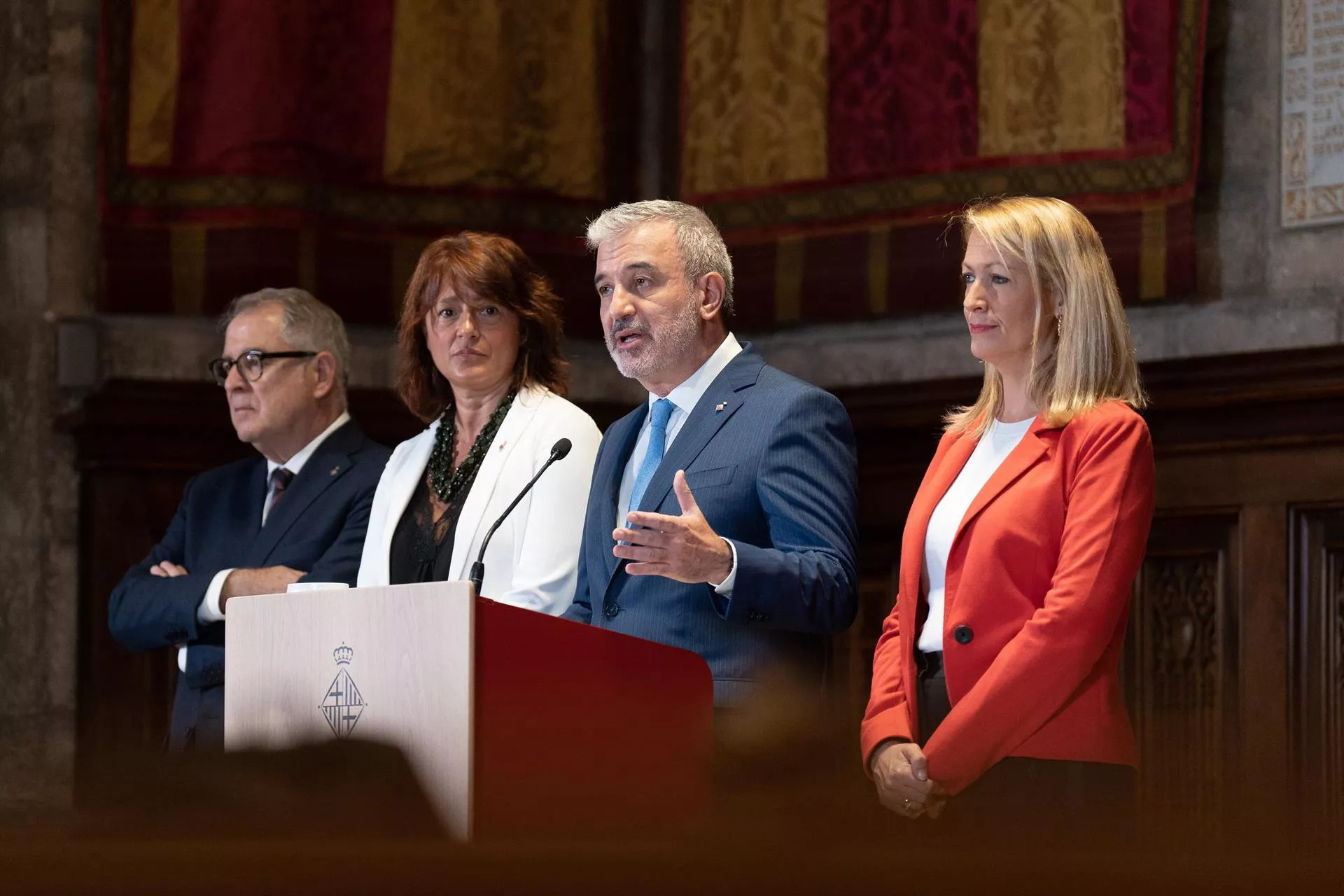 Jordi Valls, Laia Bonet, Jaume Collboni y Maria Eugènia Gay, en el Ayuntamiento de Barcelona / EP