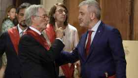 El líder de Junts en Barcelona, Xavier Trias, junto al alcalde Jaume Collboni durante el pleno de investidura / EFE