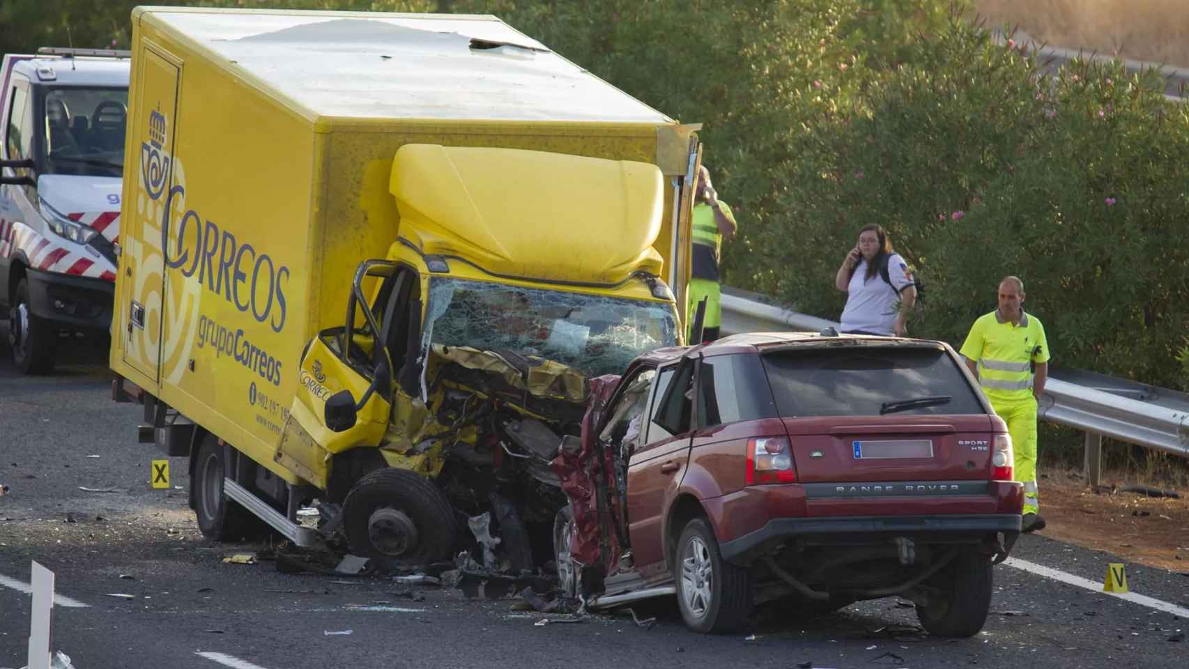 Accidente entre un turismo y un camión / EFE