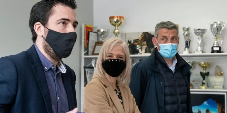 El Inspector jefe de Esplugues, Daniel Limones, con la alcaldesa, Pilar Díaz / AJUNTAMENT ESPLUGUES