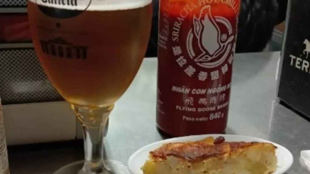 Un tapa gratis en el bar Los Claveles