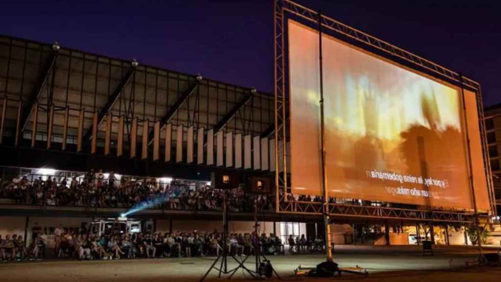 Proyección de una película en el Canódromo / AJ BCN