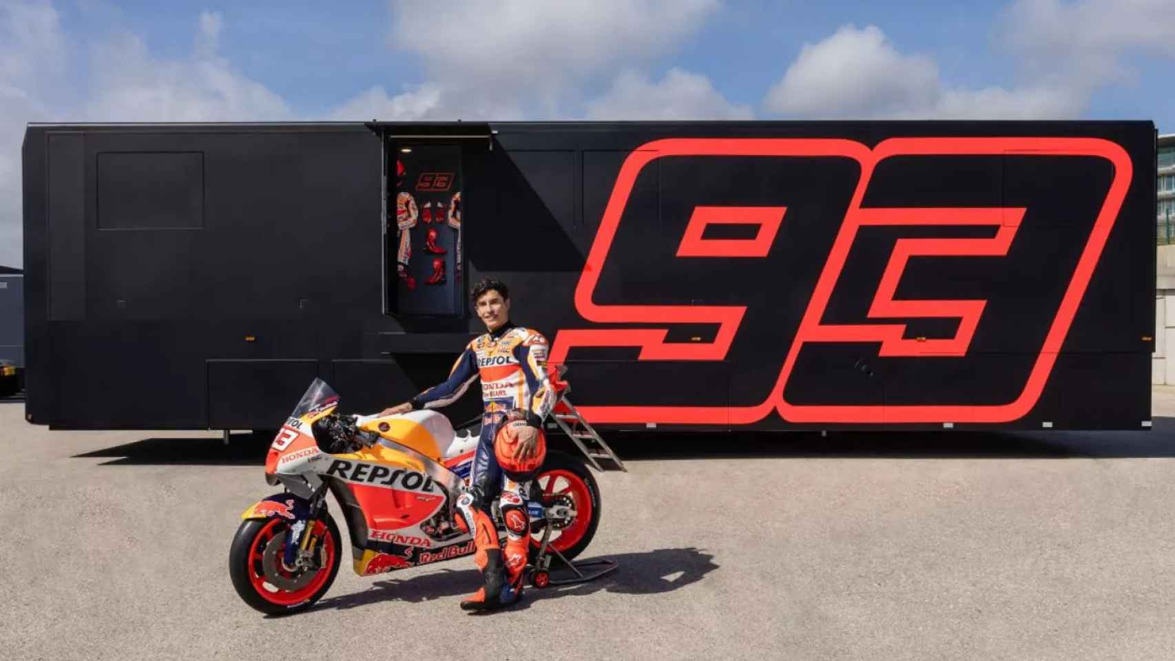 Marc Márquez en el ‘motorhome’ Airbnb / DAVID VILANOVA / AIRBNB