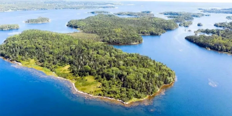 Una isla en venta en Canadá por 600.000 euros / JAMES EDITION