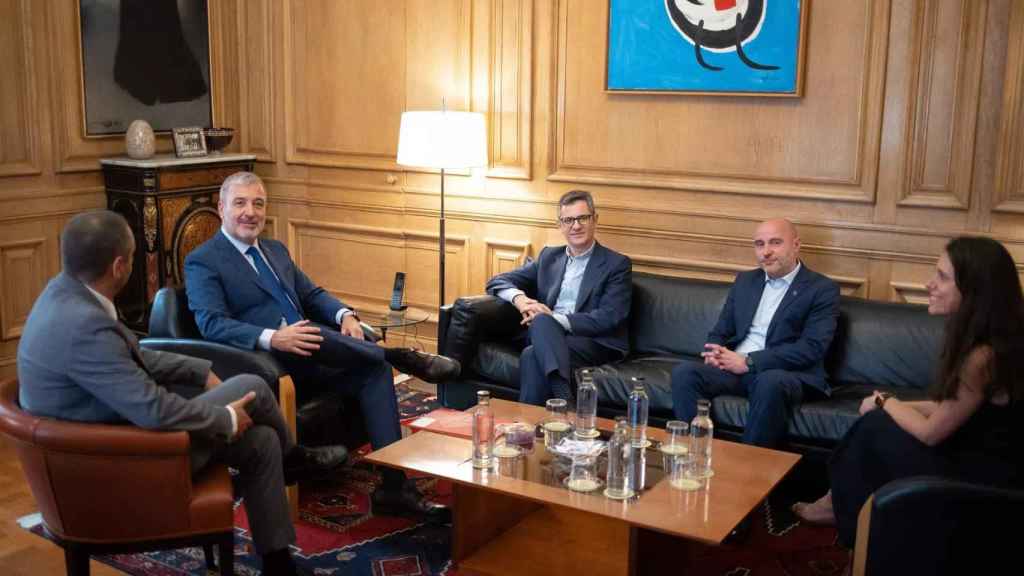 Jaume Collboni, con el ministro Bolaños y Carlos Prieto, el delegado del Gobierno en Barcelona / EP