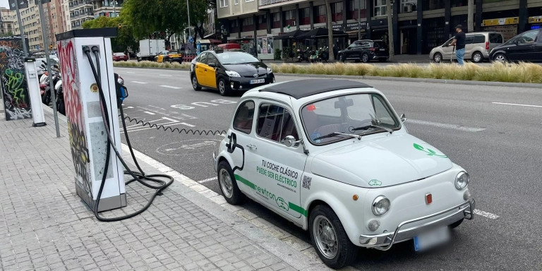 Fiat 500 de Paolo en un punto de recarga / CEDIDA