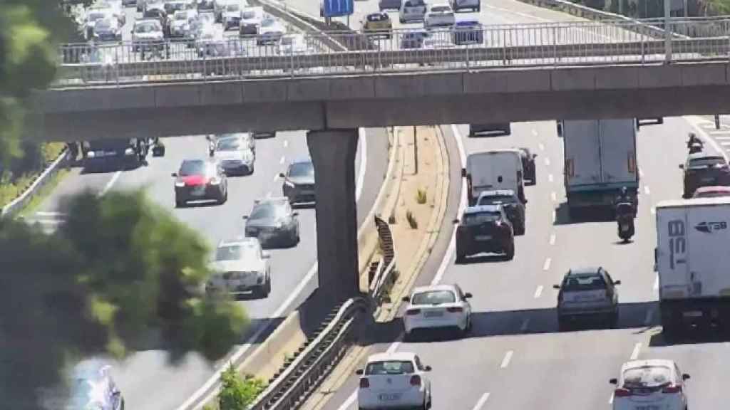 Coches circulando en la operación salida del verano de 2023 / TRÀNSIT