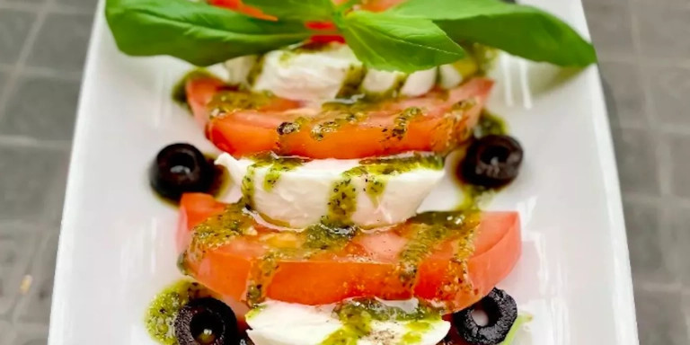 Ensalada caprese de DiBuono / INSTAGRAM