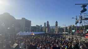 Asistentes a la lectura del manifiesto del Pride en Barcelona / TWITTER