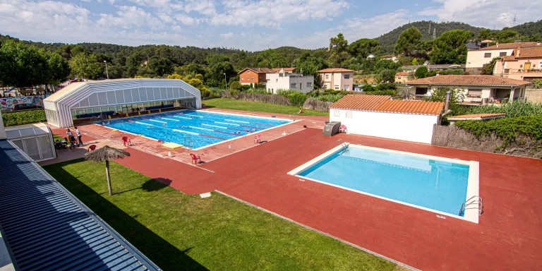 Complejo piscinas Valldoreix / COMPLEX ESPORTIU VALLDOREIX