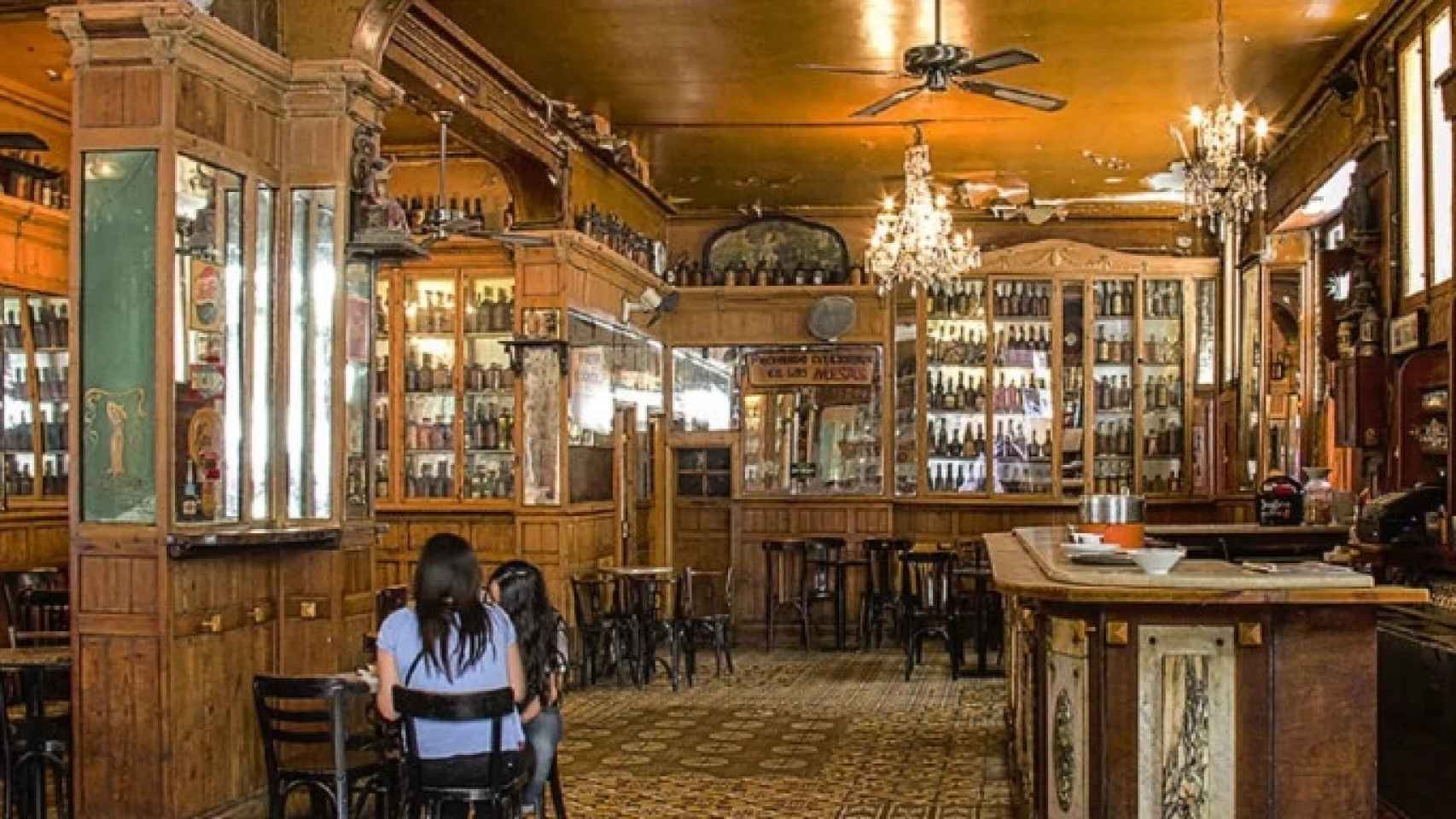 Interior del bar Marsella / PICKAPICTOUR