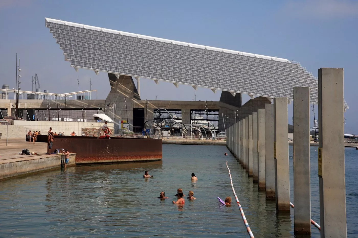 La playa del Fòrum de Barcelona / AJ BCN