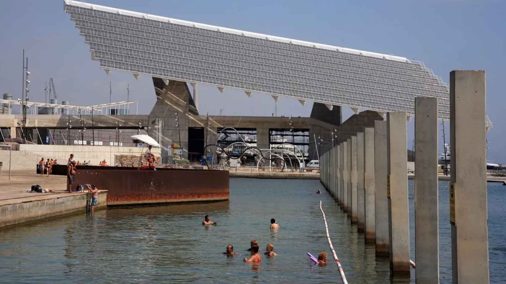 La playa del Fòrum de Barcelona / AJ BCN