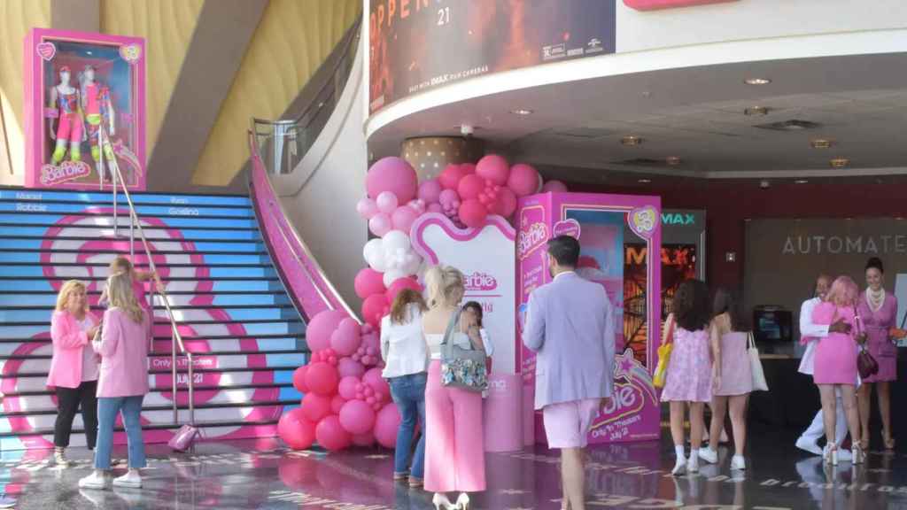 La película Barbie arrasa en los cines de Barcelona / EFE