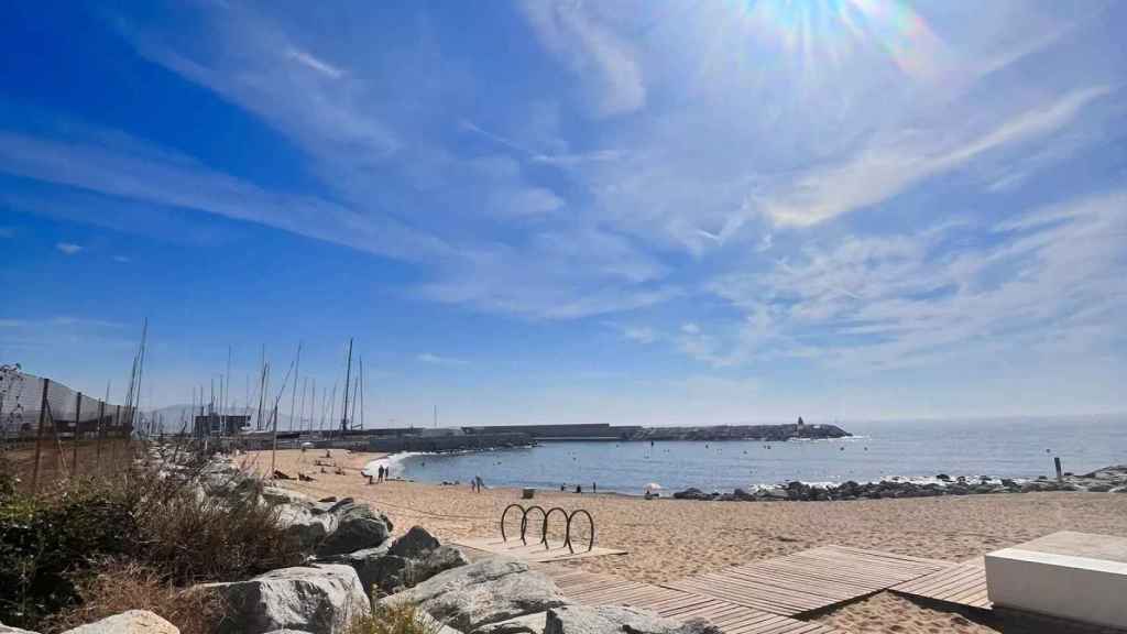 La playa de la Marina del barrio de La Mora de Badalona / METRÓPOLI