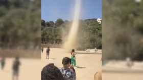 Un pequeño tornado en el Park Güell pone en alerta a los visitantes / METRÓPOLI