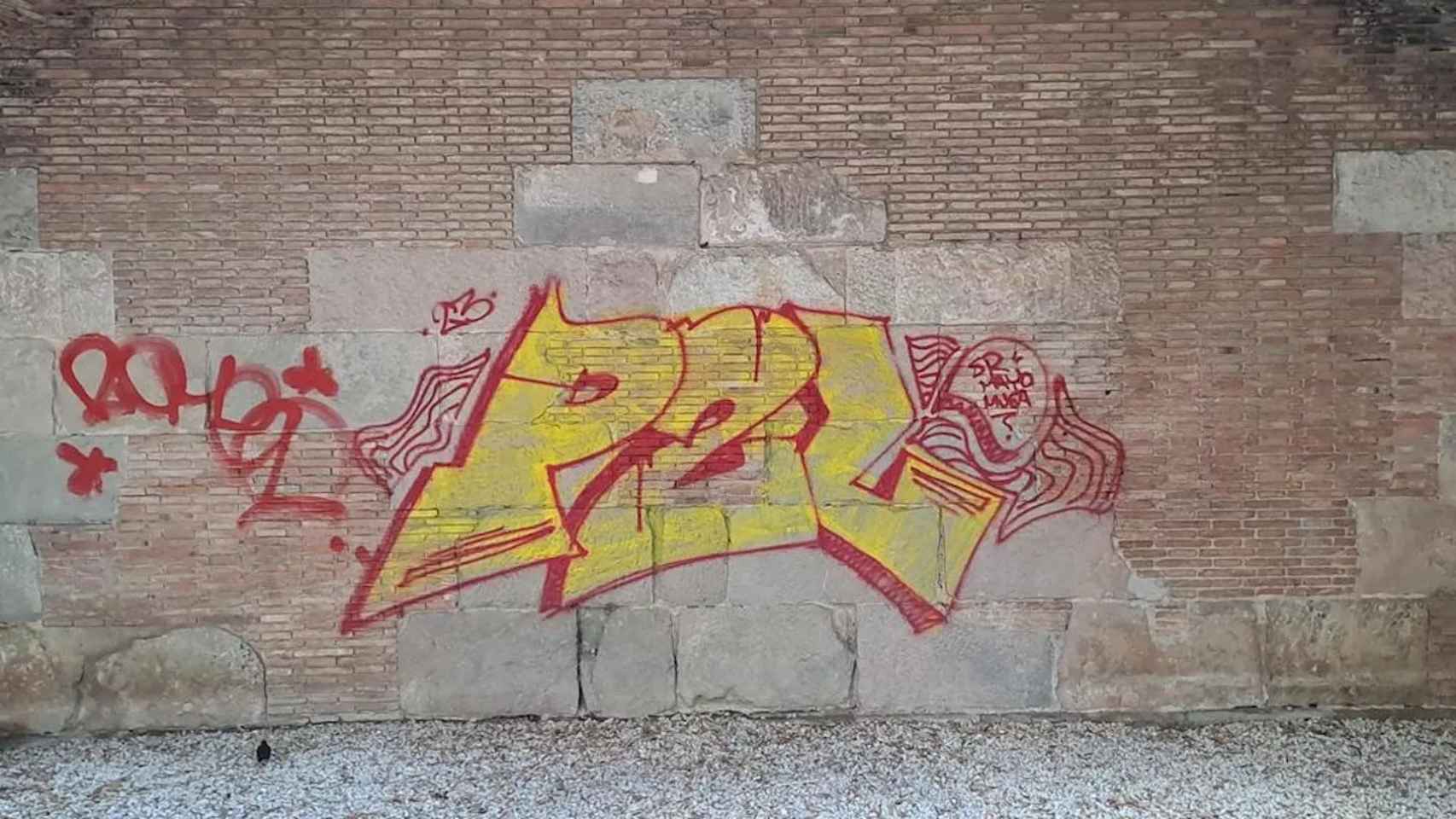 Grafiti del vándalo P2L / Històries de Barcelona