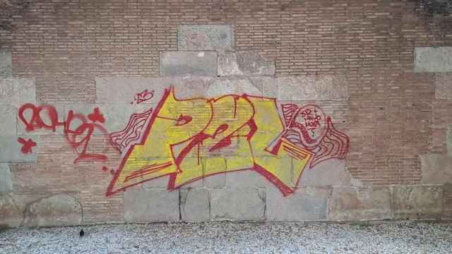 Grafiti del vándalo P2L / Històries de Barcelona