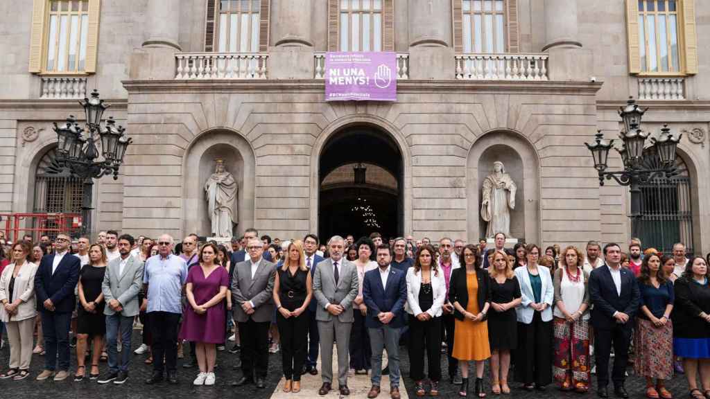 Minuto de silencio por el crimen machista en Nou Barris / AJUNTAMENT