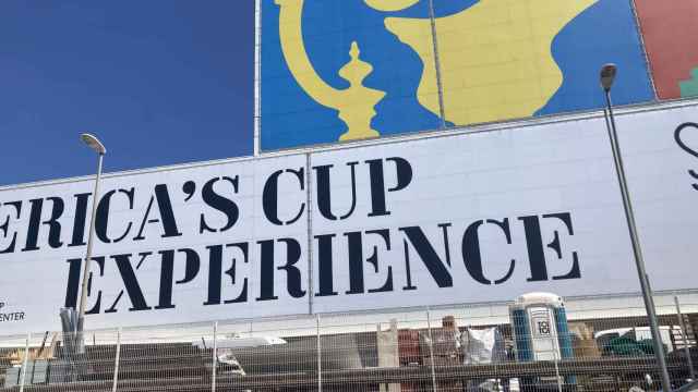 Fachada de la America's Cup Experience / Metrópoli