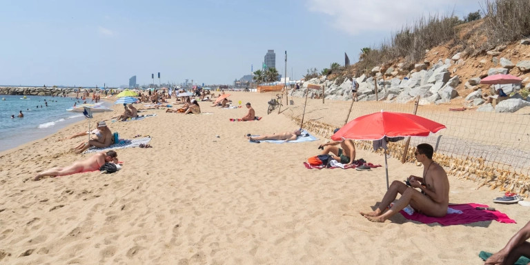 Playa nudista de la Mar Bella / SIMÓN SÁNCHEZ