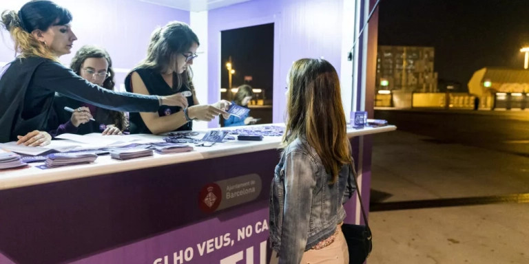 Una usuaria en un punto lila / AJ BCN