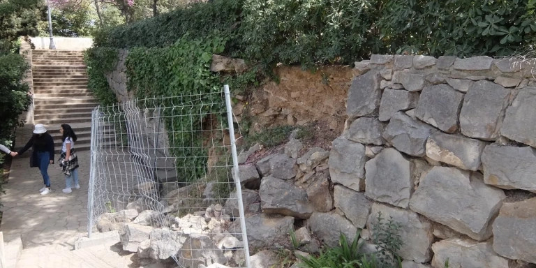 Muro derribado en els Jardins Laribal / JmCaire