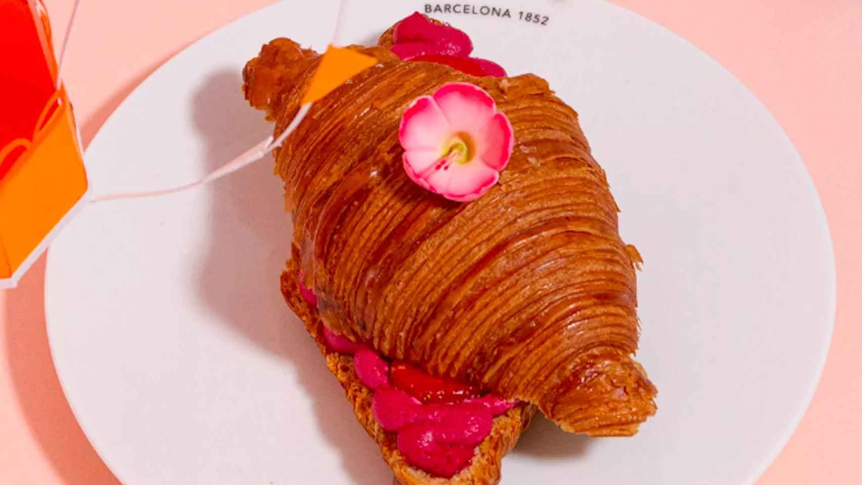 Un croissant de hibiscus de Brunells / INSTAGRAM