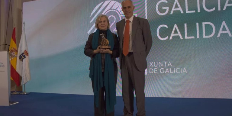 Irene Renart recoge un premio otorgado a la compañía el pasado mes de diciembre / VICHY CATALÁN